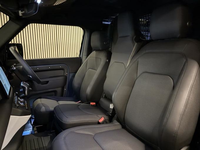 2025 Land Rover Defender 90