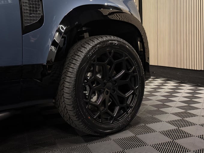 2025 Land Rover Defender 90