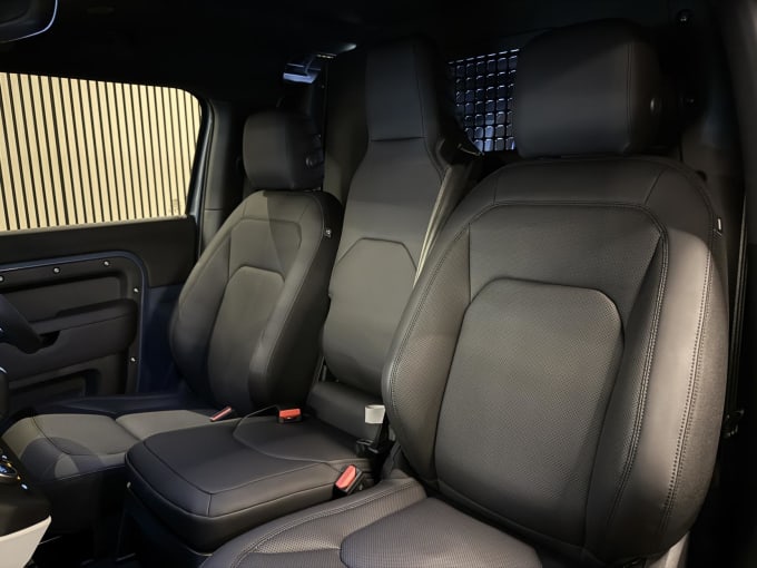 2025 Land Rover Defender 90