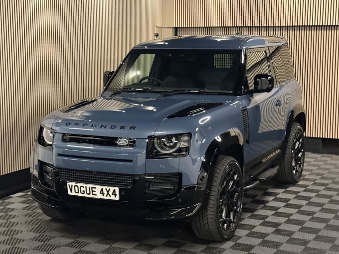 2025 Land Rover Defender 90