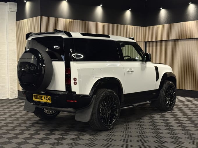 2025 Land Rover Defender 90