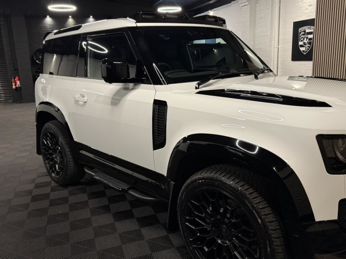 2025 Land Rover Defender 90