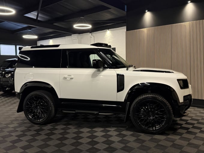 2025 Land Rover Defender 90
