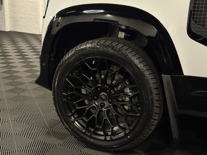 2025 Land Rover Defender 90