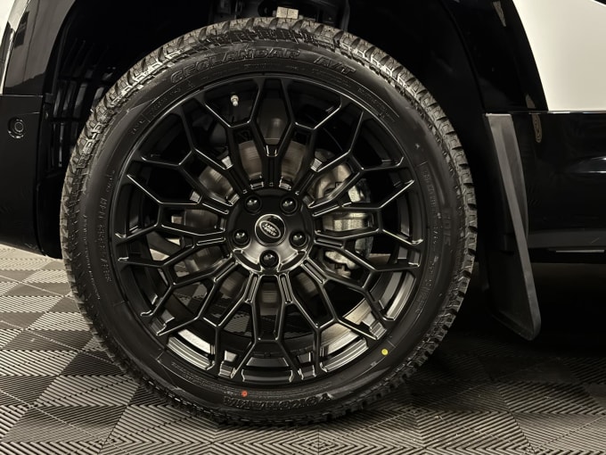 2025 Land Rover Defender 90