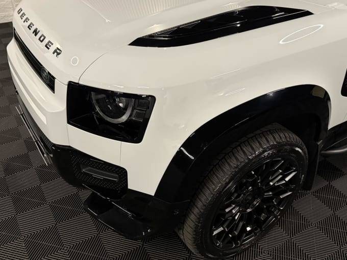 2025 Land Rover Defender 90