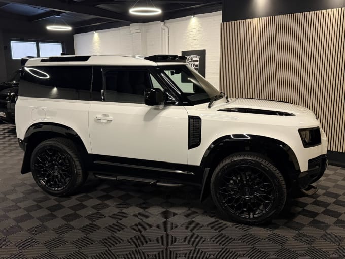 2025 Land Rover Defender 90