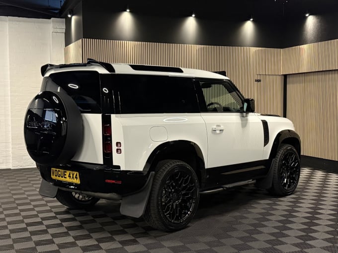 2025 Land Rover Defender 90