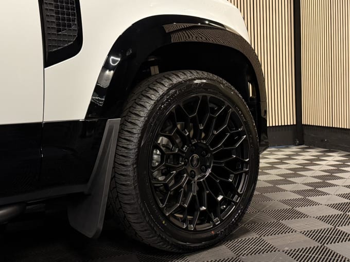 2025 Land Rover Defender 90