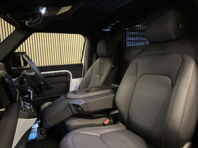 2025 Land Rover Defender 90