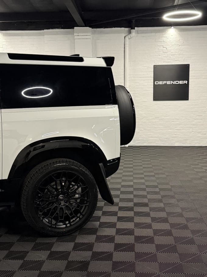 2025 Land Rover Defender 90