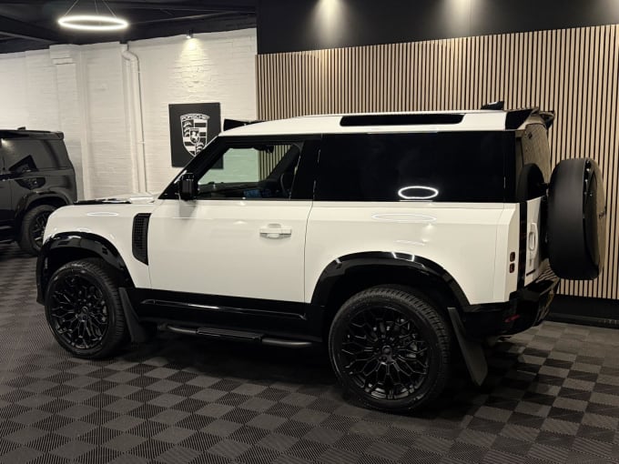 2025 Land Rover Defender 90