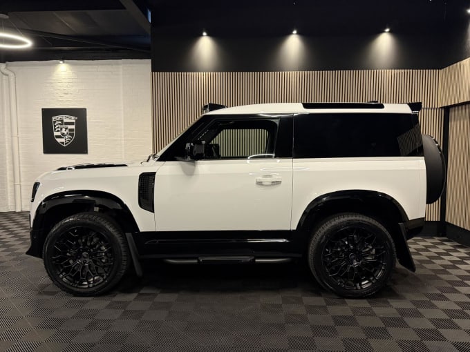 2025 Land Rover Defender 90