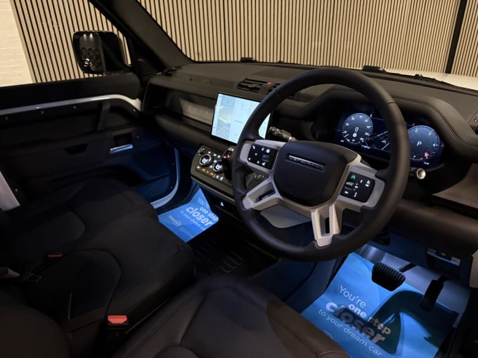 2025 Land Rover Defender 90