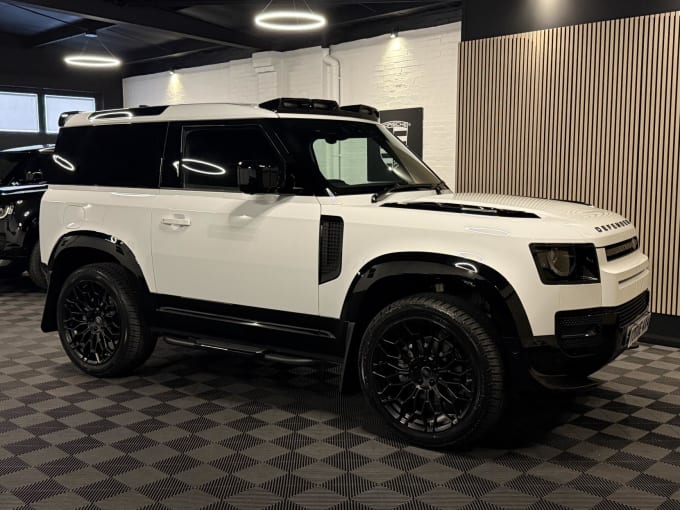 2025 Land Rover Defender 90
