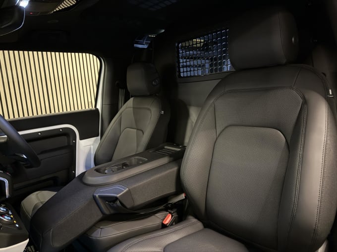 2025 Land Rover Defender 90