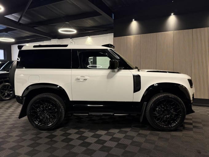 2025 Land Rover Defender 90