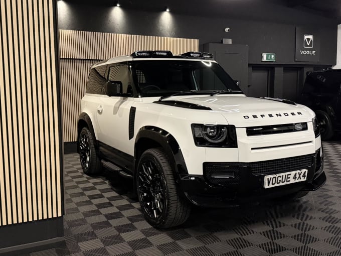 2025 Land Rover Defender 90