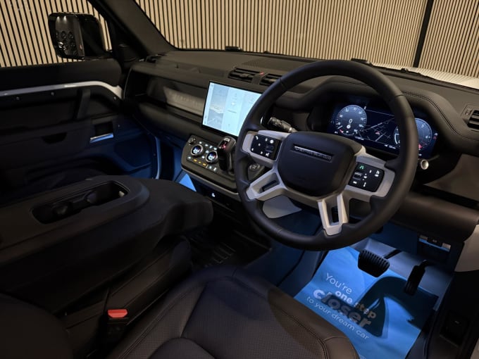 2025 Land Rover Defender 90