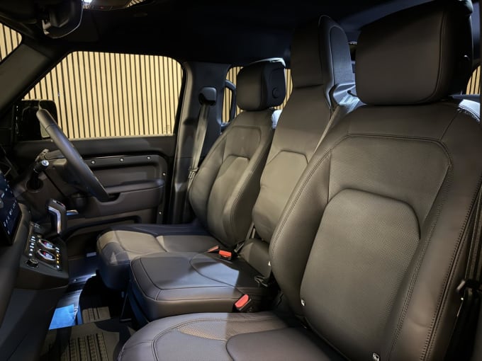 2025 Land Rover Defender 110