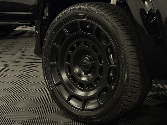 2025 Land Rover Defender 110