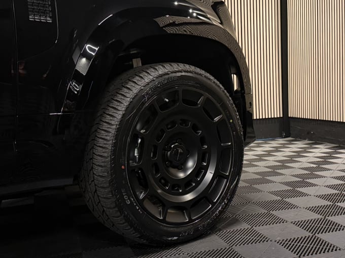 2025 Land Rover Defender 110