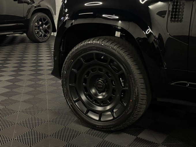 2025 Land Rover Defender 110