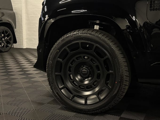 2025 Land Rover Defender 110