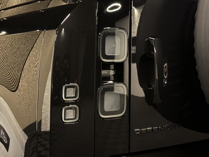 2025 Land Rover Defender 110