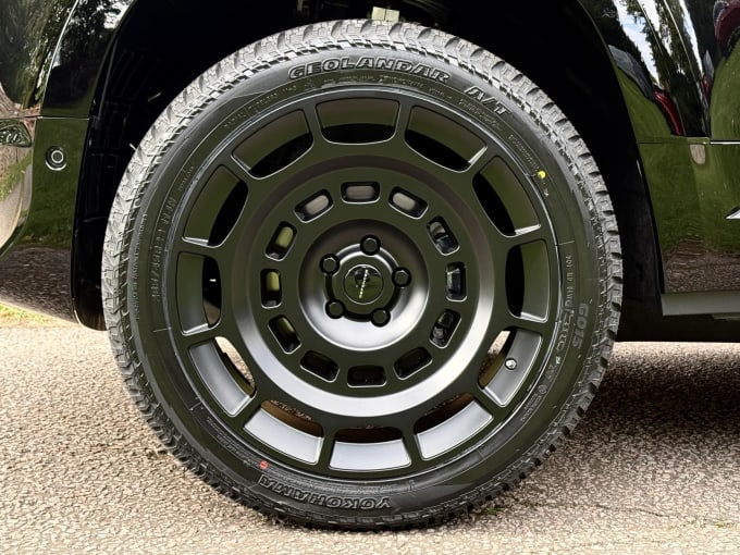 2025 Land Rover Defender 110
