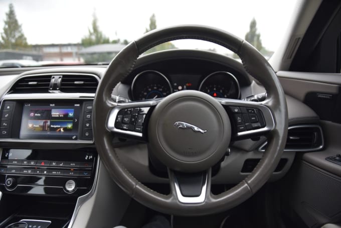 2025 Jaguar Xe