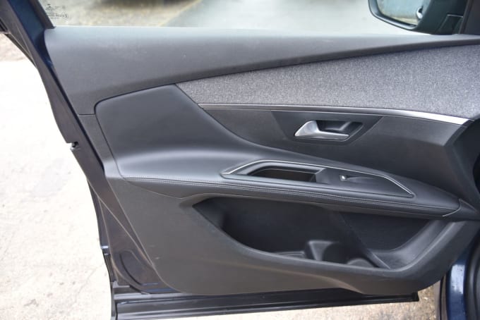 2025 Peugeot 5008