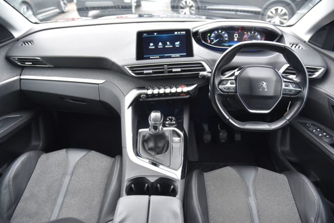 2025 Peugeot 5008