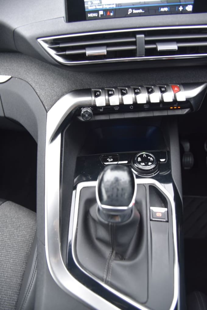 2025 Peugeot 5008