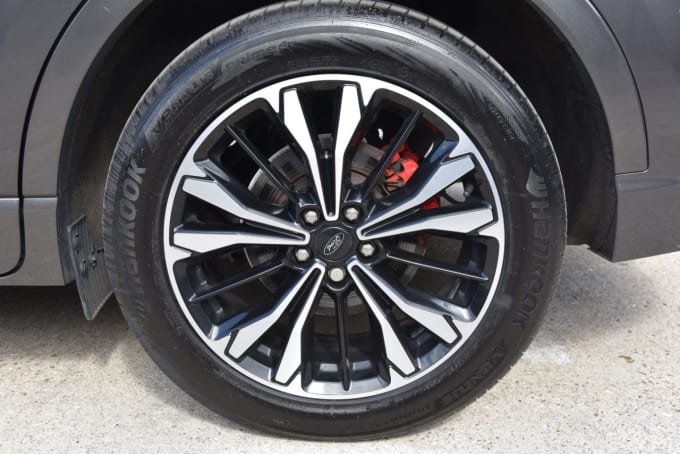 2025 Ford Kuga