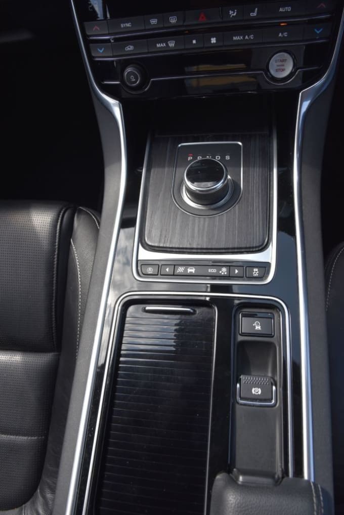 2025 Jaguar Xf