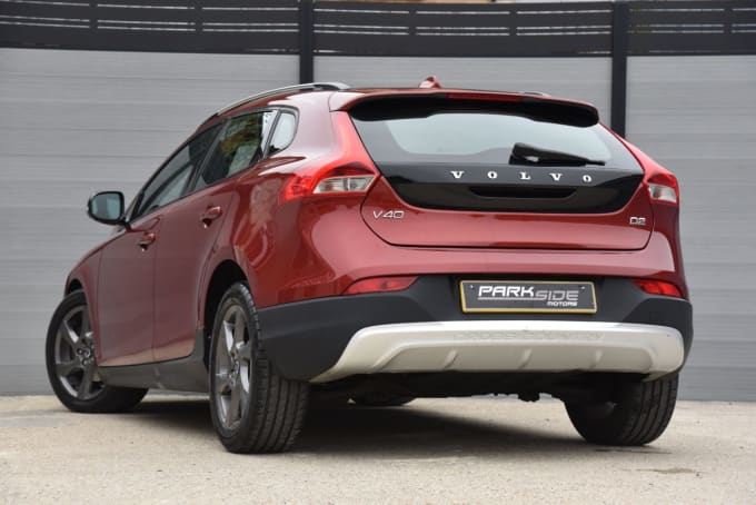 2025 Volvo V40 Cross Country