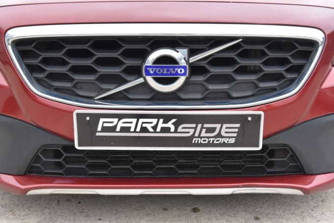 2025 Volvo V40 Cross Country