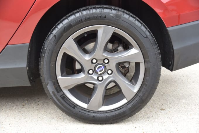 2025 Volvo V40 Cross Country