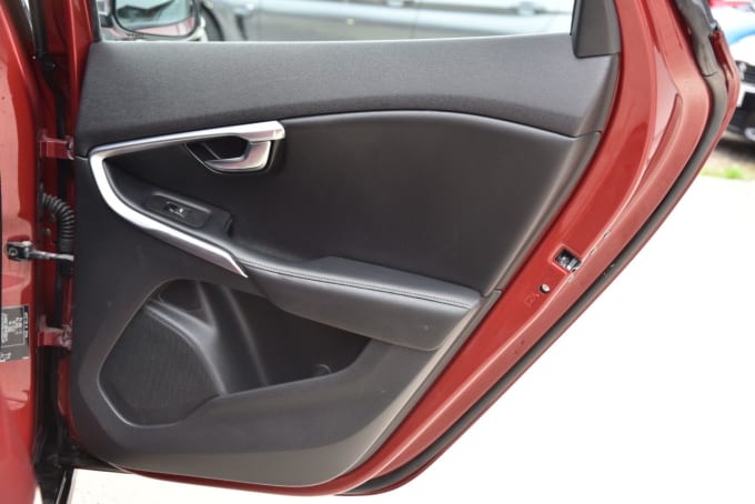 2025 Volvo V40 Cross Country