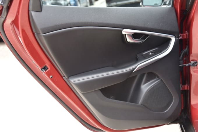 2025 Volvo V40 Cross Country