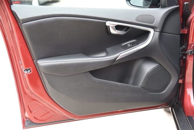 2025 Volvo V40 Cross Country