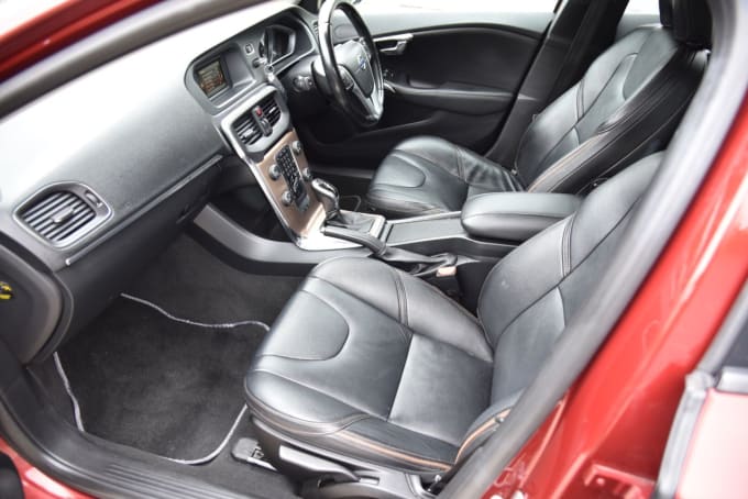 2025 Volvo V40 Cross Country