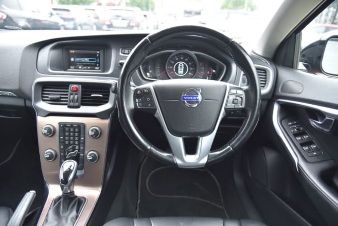 2025 Volvo V40 Cross Country