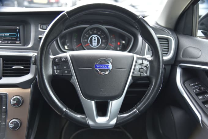 2025 Volvo V40 Cross Country