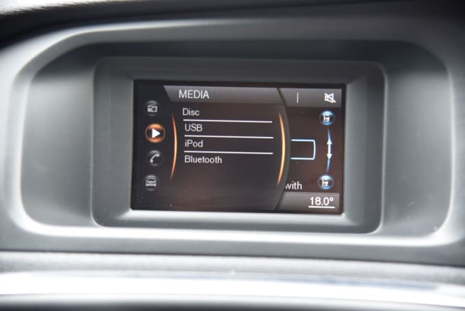 2025 Volvo V40 Cross Country