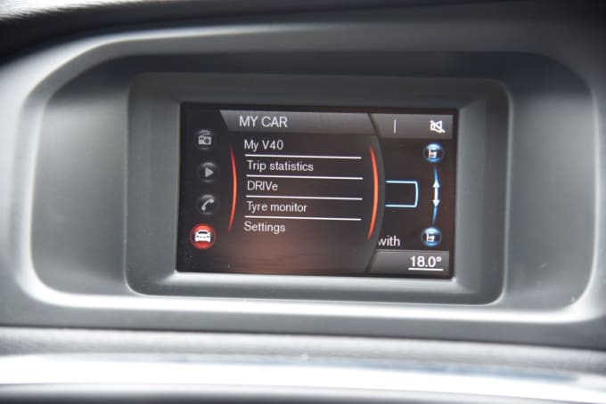 2025 Volvo V40 Cross Country