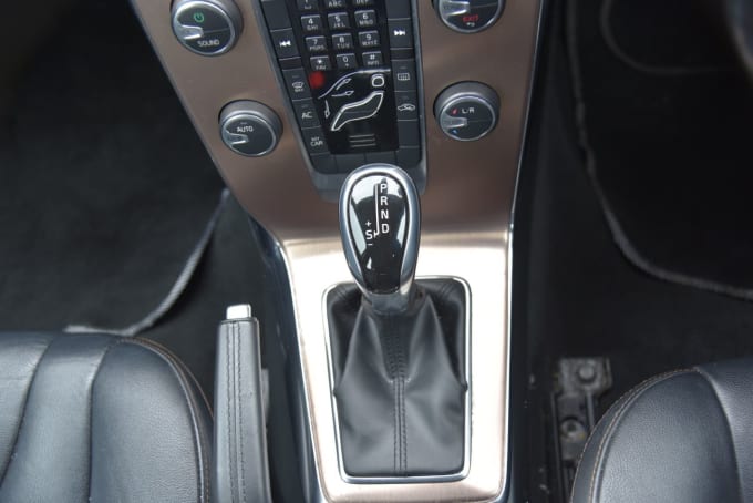 2025 Volvo V40 Cross Country