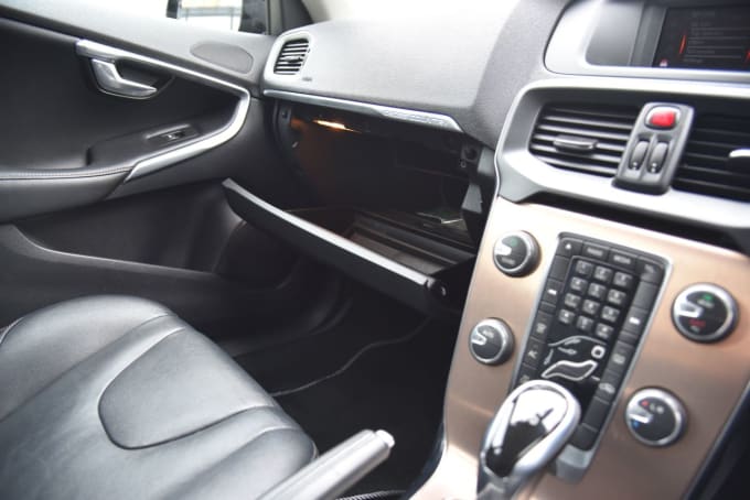 2025 Volvo V40 Cross Country