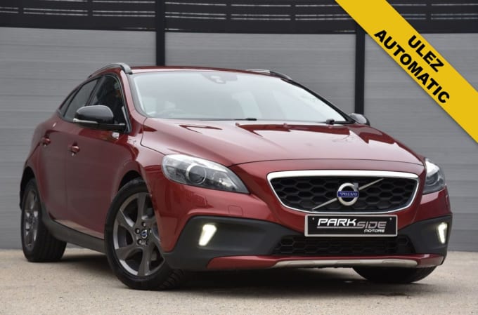 2025 Volvo V40 Cross Country